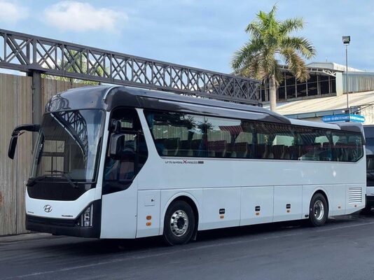 Xe 45 chỗ: Phục vụ hội nghị, sự kiện đông người