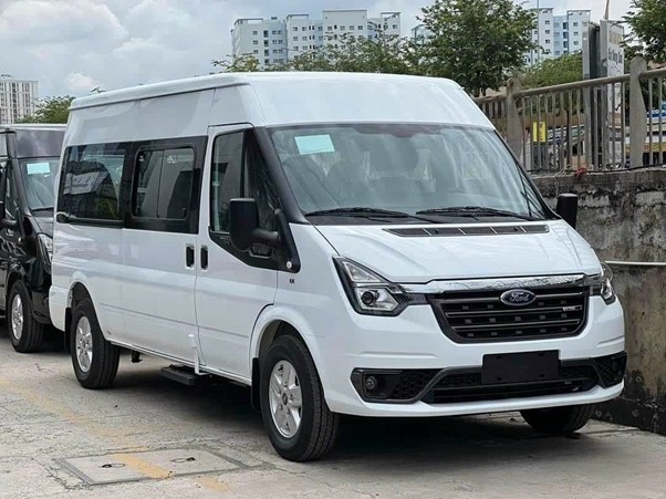Xe 16 chỗ Ford Transit