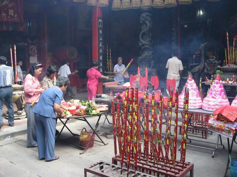 Không gian lễ hội sôi động thu hút du khách