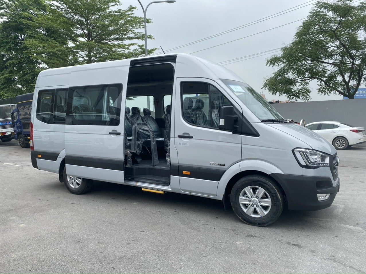 Xe Hyundai Solati đời mới tại Nguyễn Duy Travel