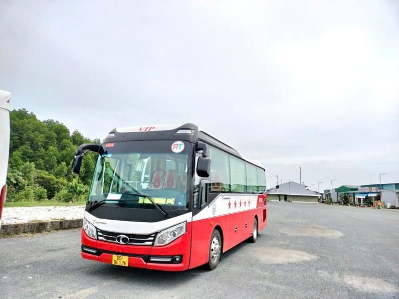 Xe 29 chỗ hiện đại, phù hợp cho tour du lịch hoặc học sinh thực tế