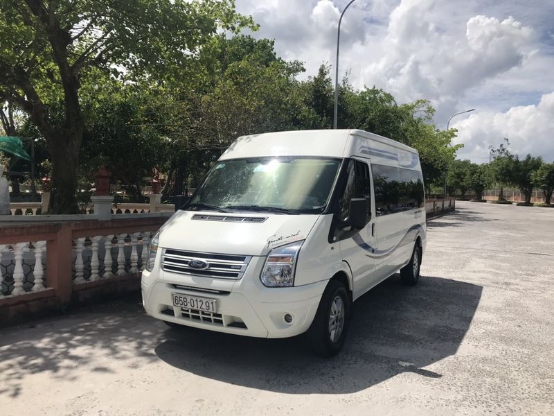 Dòng xe 16 chỗ Ford Transit tại hệ thống Nguyễn Duy Travel